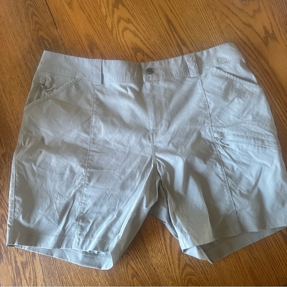 Duluth Trading Co Light Gray Women's Cargo Shorts